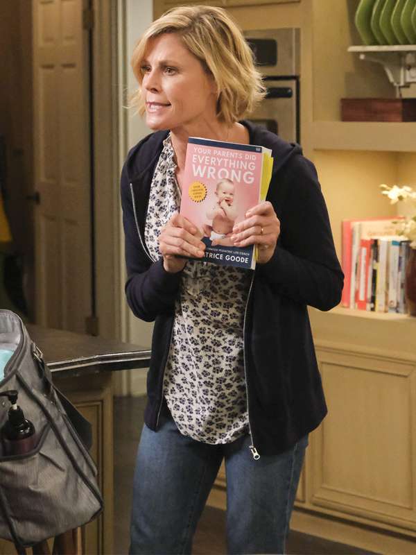 Claire Dunphy Modern Family Black Hoodie